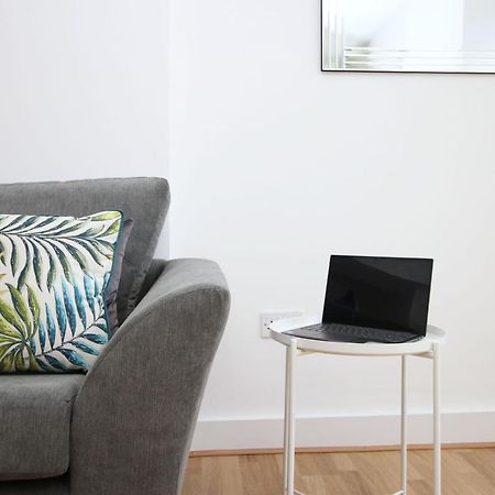 St Thomas Loft Views By Ssw - 2Br, Parking, Sleeps 4, Easy Access To City Centre, Marina, Beach And M4 Swansea Eksteriør billede
