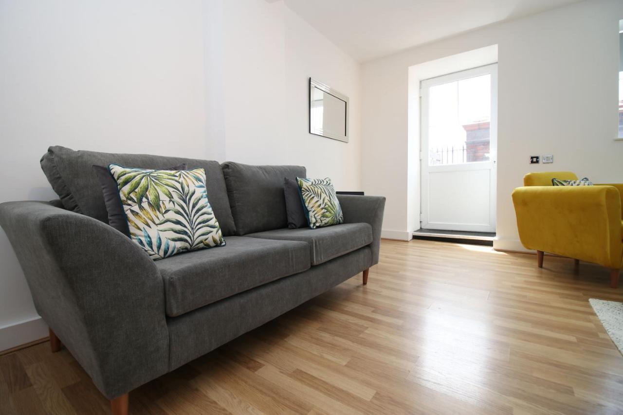 St Thomas Loft Views By Ssw - 2Br, Parking, Sleeps 4, Easy Access To City Centre, Marina, Beach And M4 Swansea Eksteriør billede