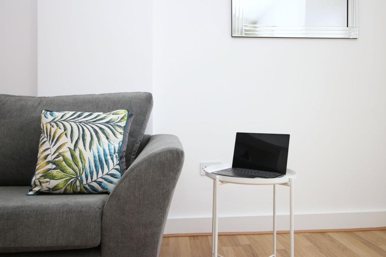 St Thomas Loft Views By Ssw - 2Br, Parking, Sleeps 4, Easy Access To City Centre, Marina, Beach And M4 Swansea Eksteriør billede