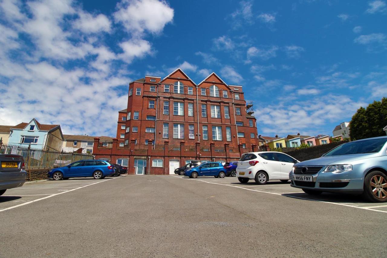 St Thomas Loft Views By Ssw - 2Br, Parking, Sleeps 4, Easy Access To City Centre, Marina, Beach And M4 Swansea Eksteriør billede